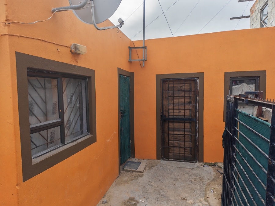 9 Bedroom Property for Sale in Nomzamo Western Cape